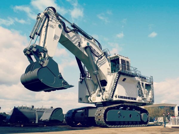 The Purpose Of Using Mining Excavator At Mining Sites 1